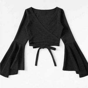 Bell Sleeve Self-Tie Crop Top
Black / L(8/10)